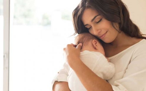 La delicadeza del estilo clásico en la primera puesta del bebé: Una selección atemporal para los recién nacidos